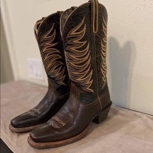 Women’s ARIAT boots 👢